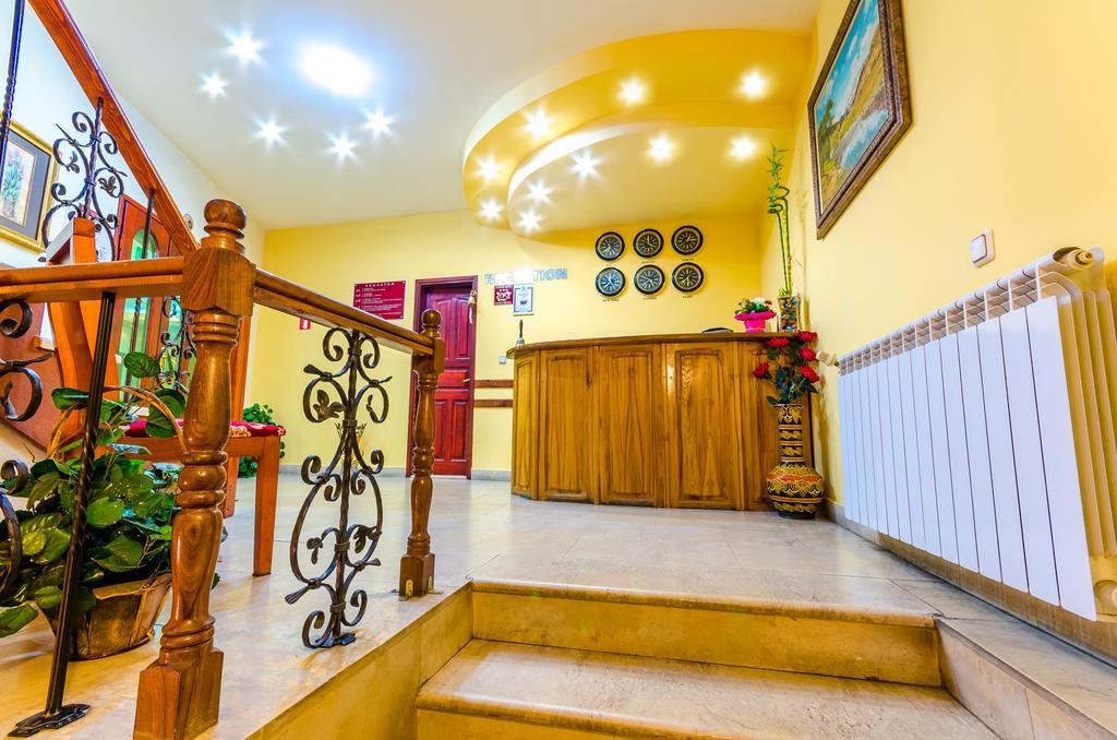 Hotel Cosmos أسينوفغراد المظهر الخارجي الصورة