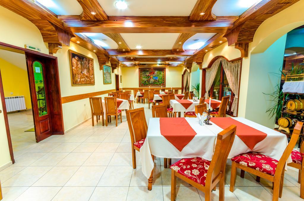 Hotel Cosmos أسينوفغراد المظهر الخارجي الصورة