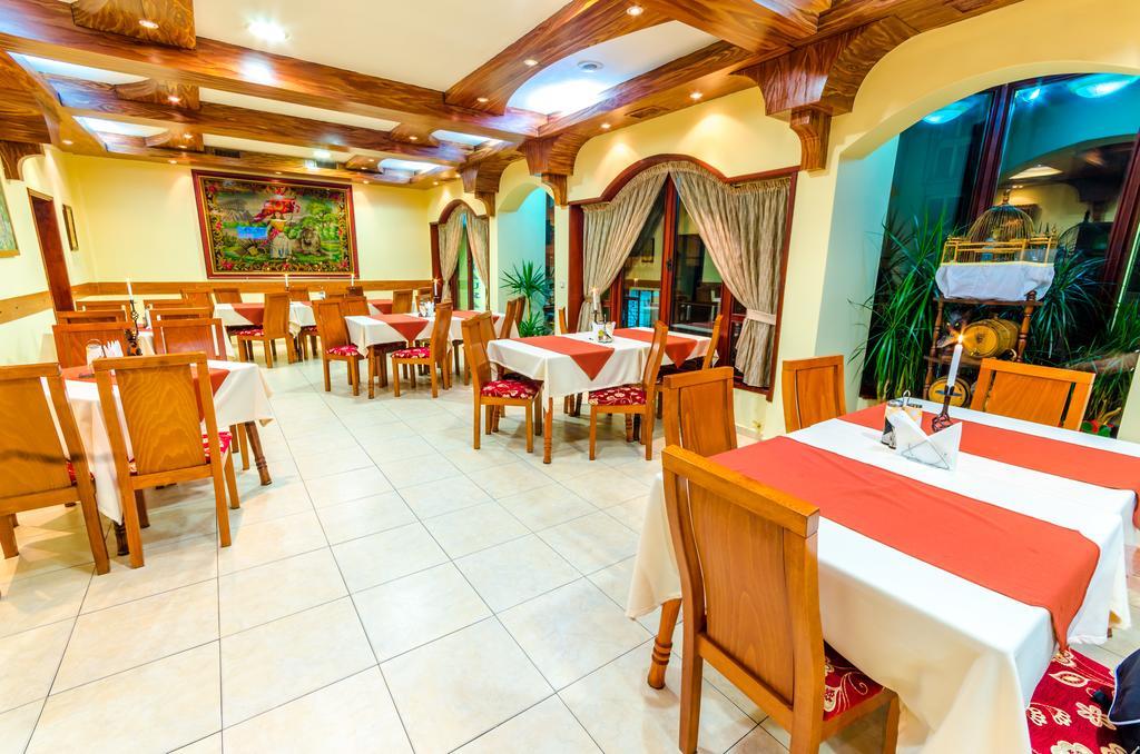 Hotel Cosmos أسينوفغراد المظهر الخارجي الصورة